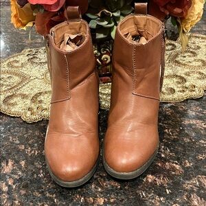 Forever 21 Tan/Brown Short Round Toe Ankle Boots Size 7